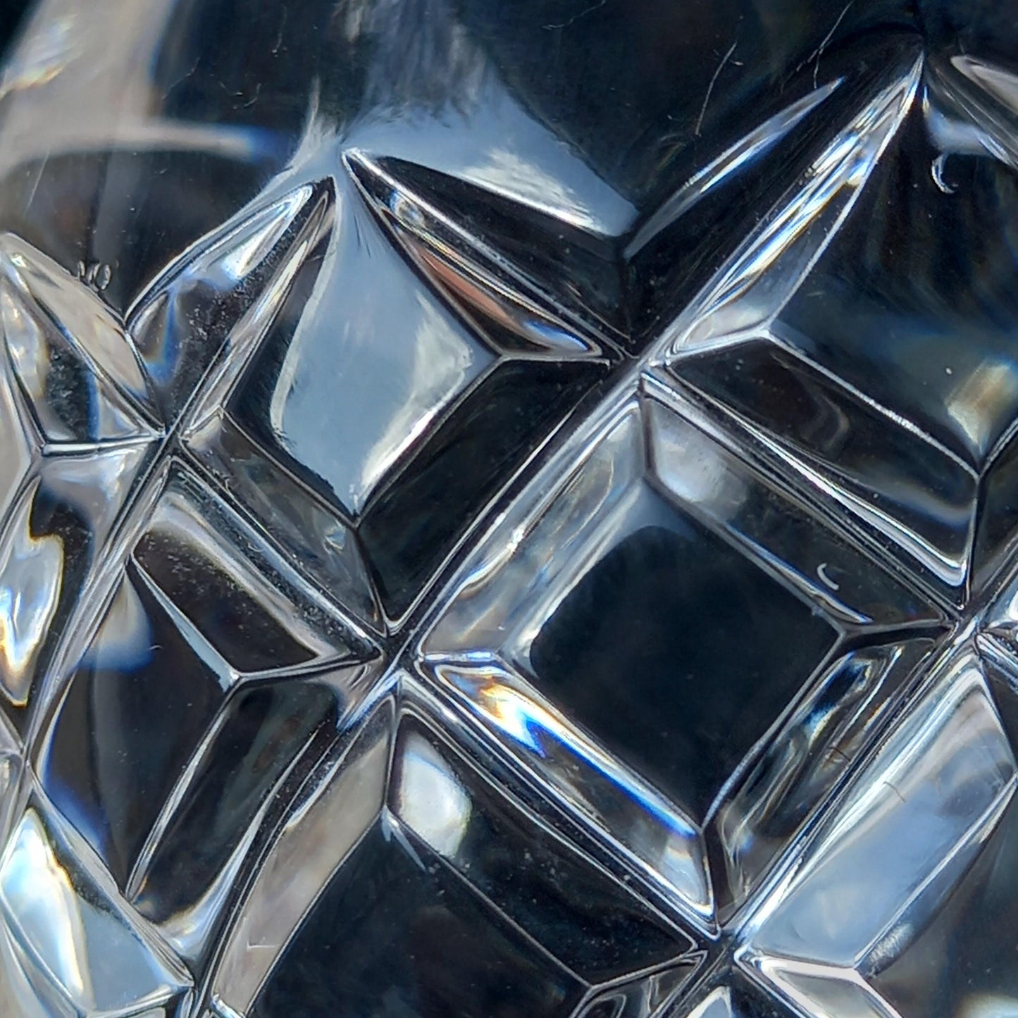 Vintage Lead Crystal Wine Decanter “The Matriarch” — Heavy Cut Crystal with Faceted Stopper (1.98kg)