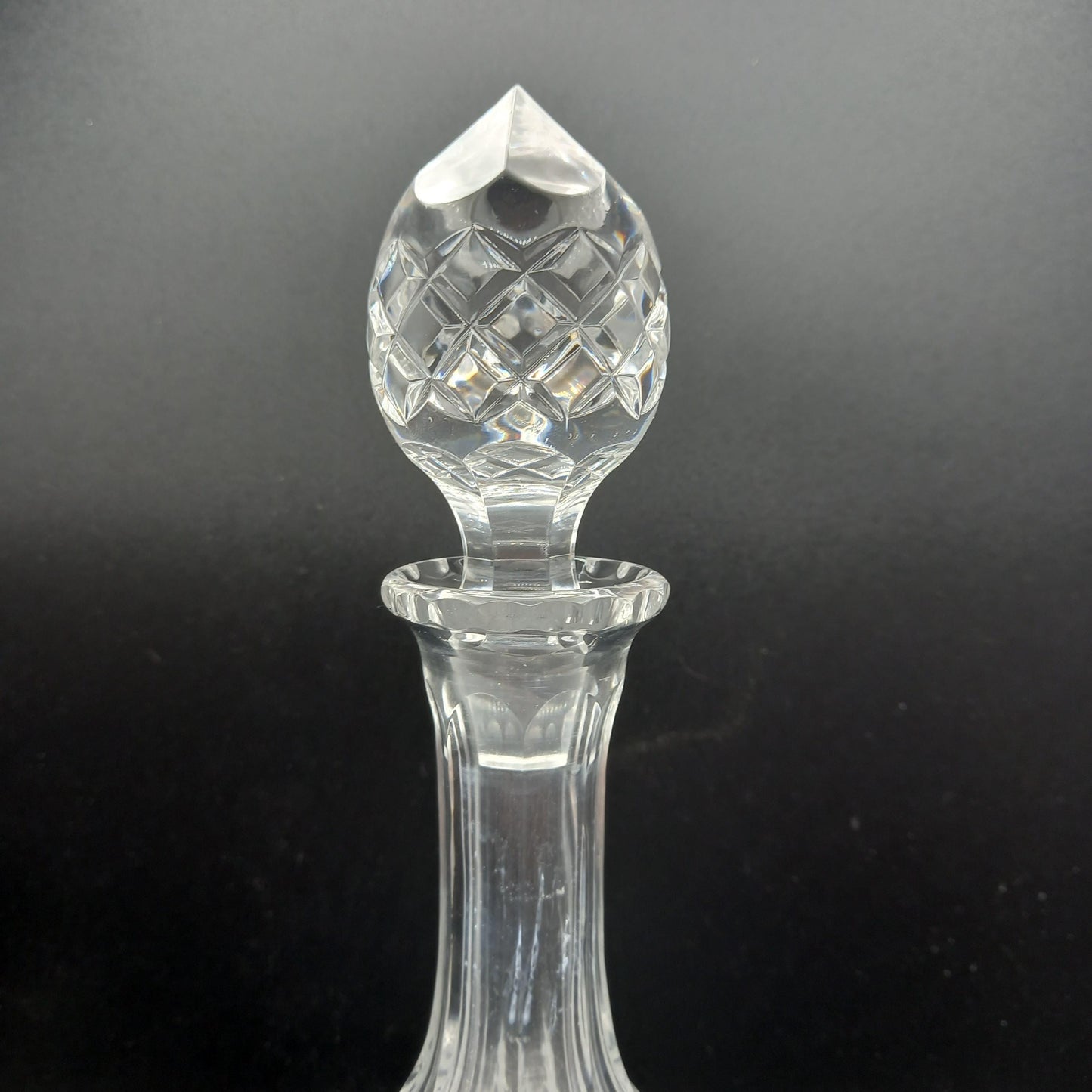 Vintage Lead Crystal Wine Decanter “The Matriarch” — Heavy Cut Crystal with Faceted Stopper (1.98kg)