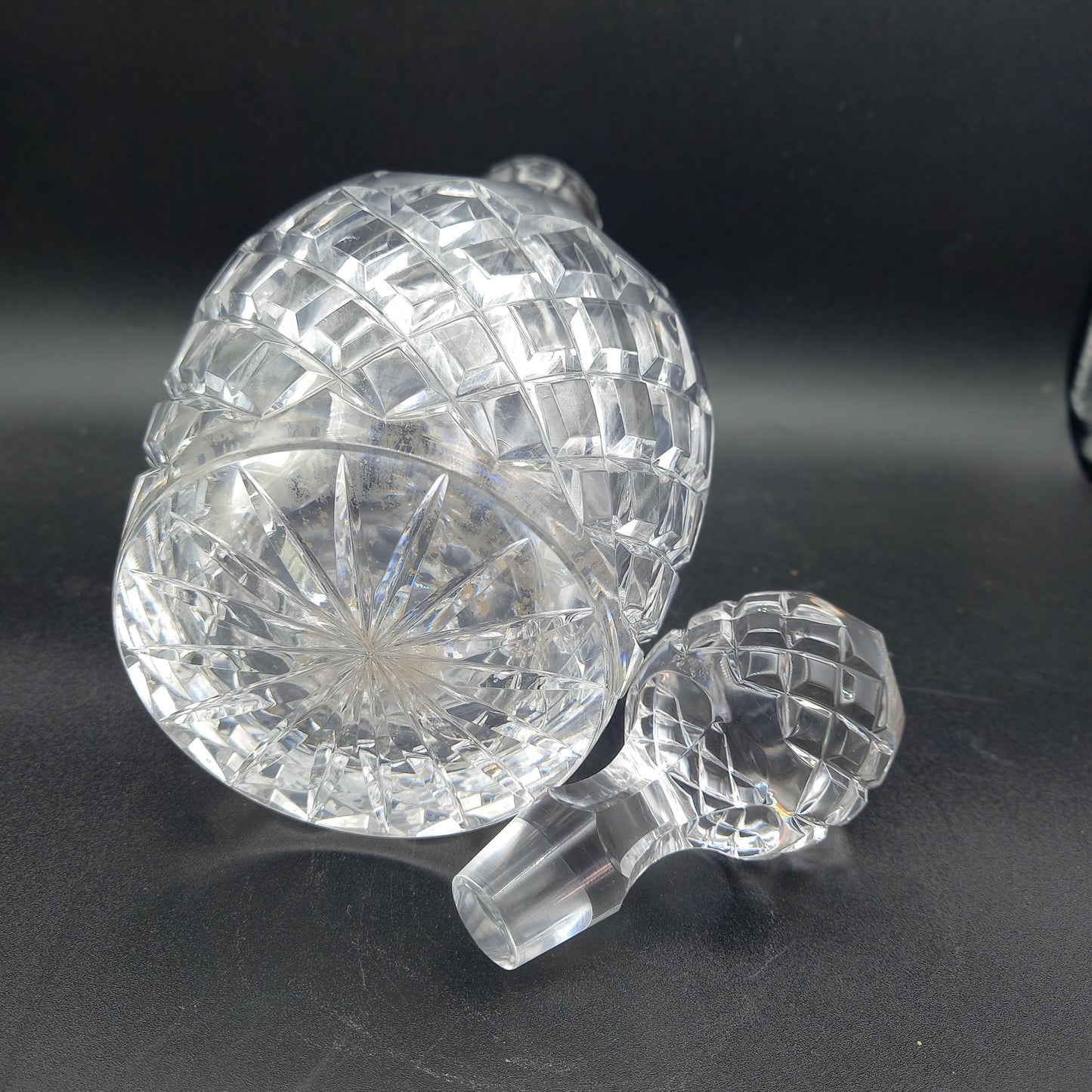 Vintage Lead Crystal Wine Decanter “The Matriarch” — Heavy Cut Crystal with Faceted Stopper (1.98kg)