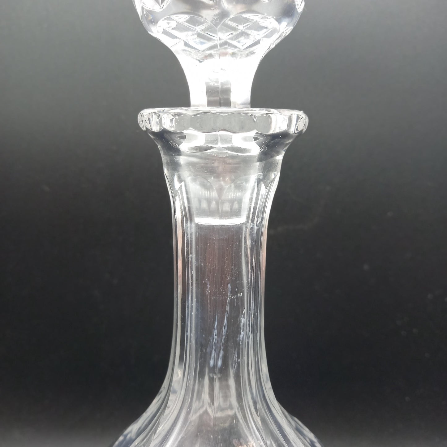 Vintage Lead Crystal Wine Decanter “The Matriarch” — Heavy Cut Crystal with Faceted Stopper (1.98kg)