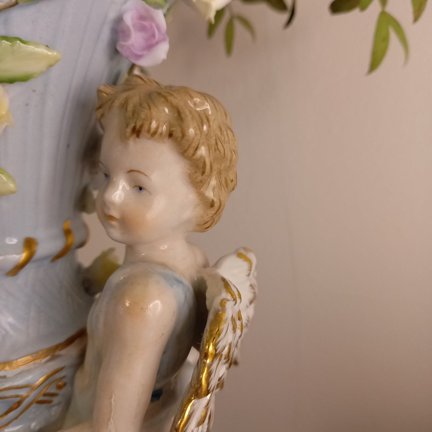 Capodimonte-Style Duck-Egg Blue Cherub Vase – Rococo Revival Urn | Italian Porcelain Wedding Entryway or Valentine’s Gift