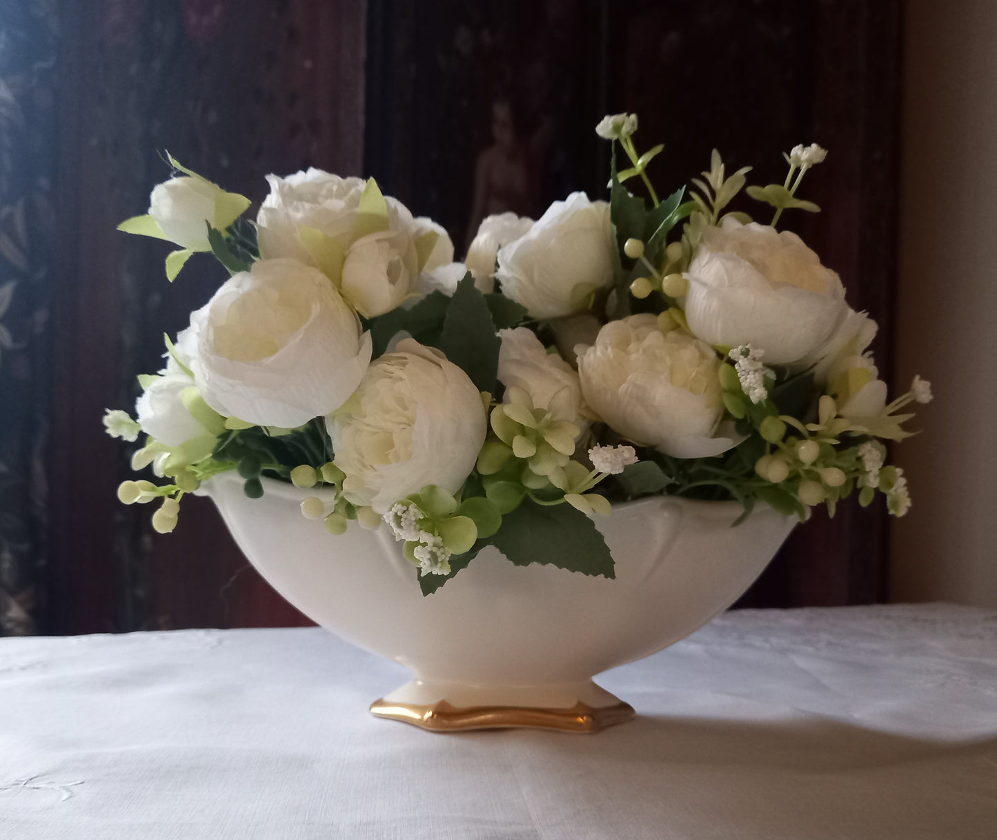 Royal Winton ivory mantle vase with gilt foot, filled with white roses and greenery, elegant vintage flower arrangement for mantel or table