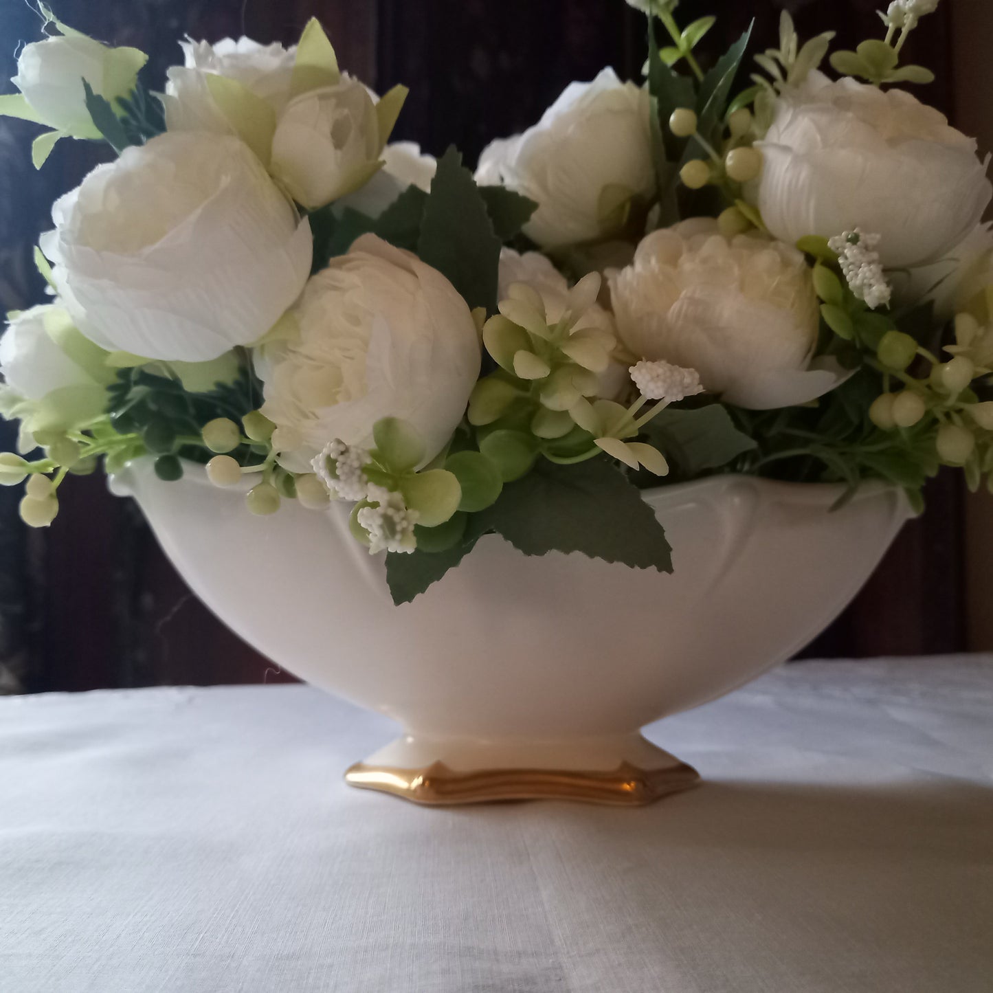 Royal Winton Grimwades ivory mantle vase with gilt foot, styled with white roses and candles on a wedding signing table, elegant vintage centrepiece