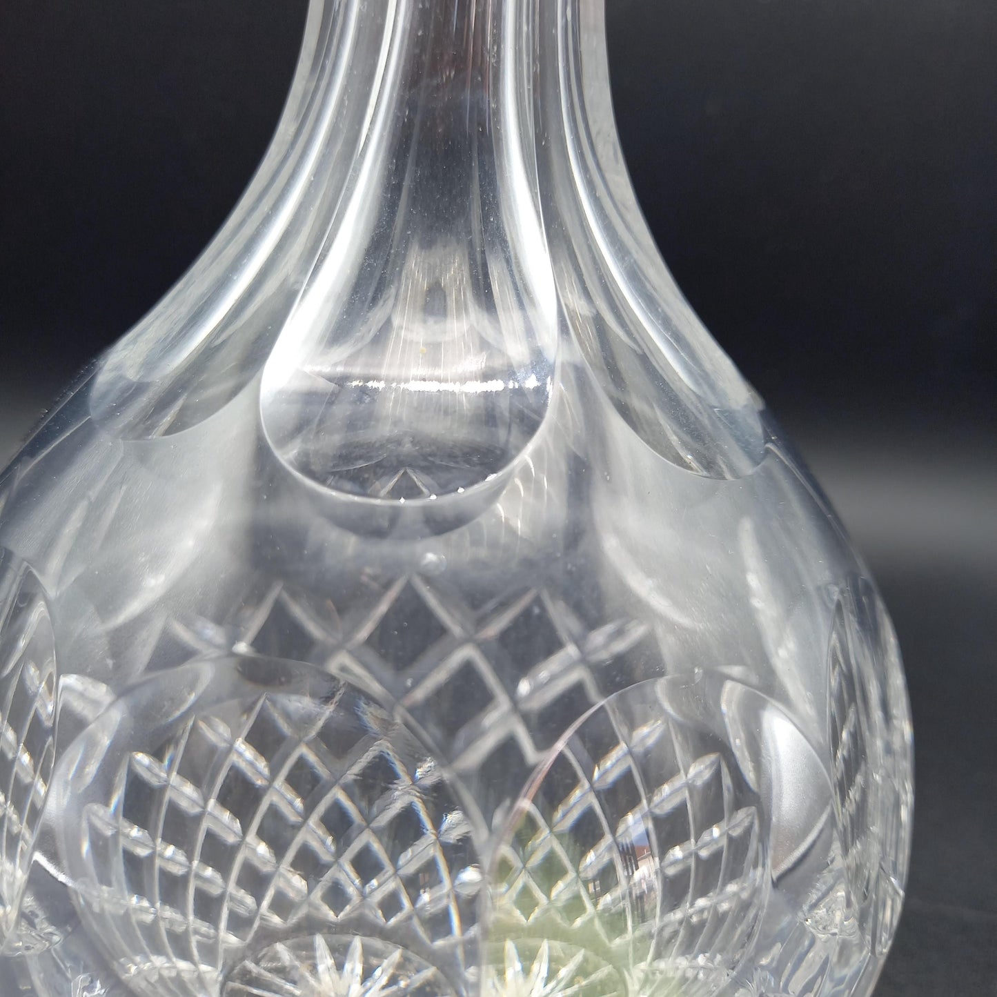 Vintage Lead Crystal Wine Decanter “The Matriarch” — Heavy Cut Crystal with Faceted Stopper (1.98kg)