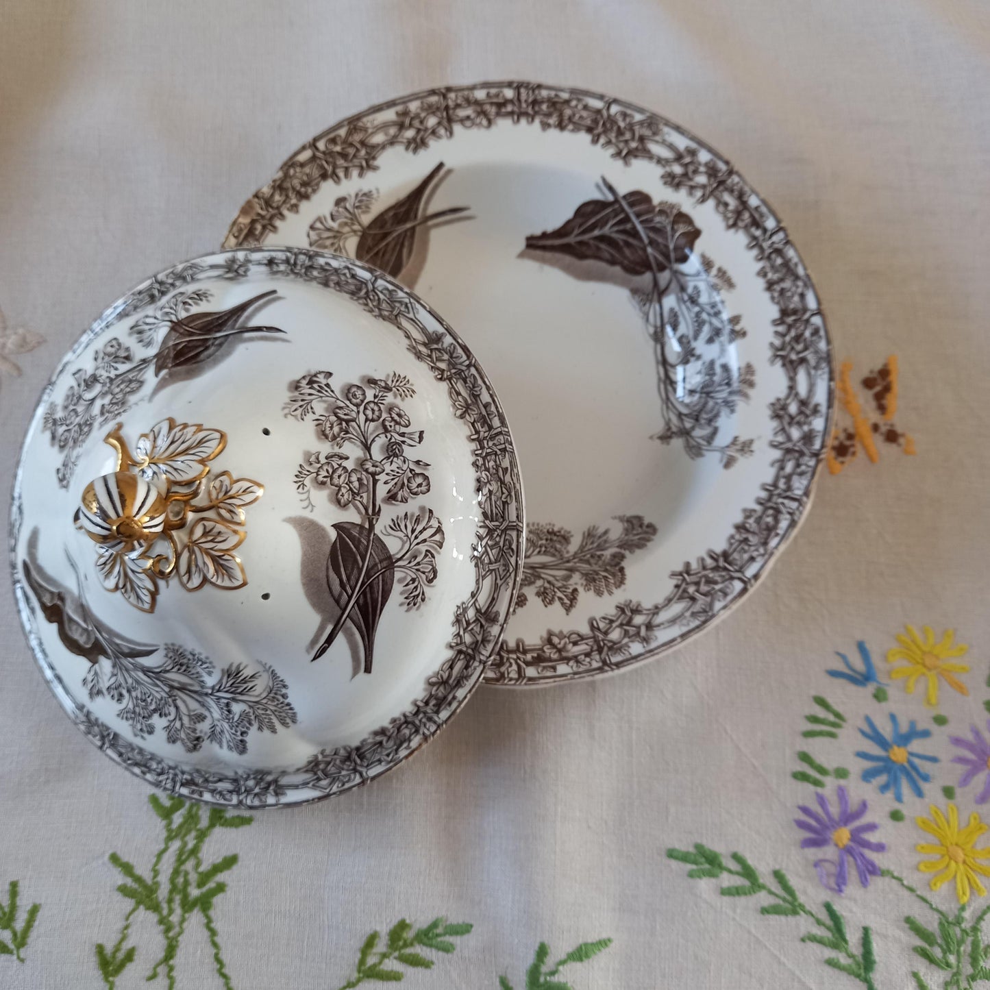 Copeland & Garrett Victorian Tureen — 1844 Registered Brown Transferware with Gilt Finial (Bird & Botanical Design)