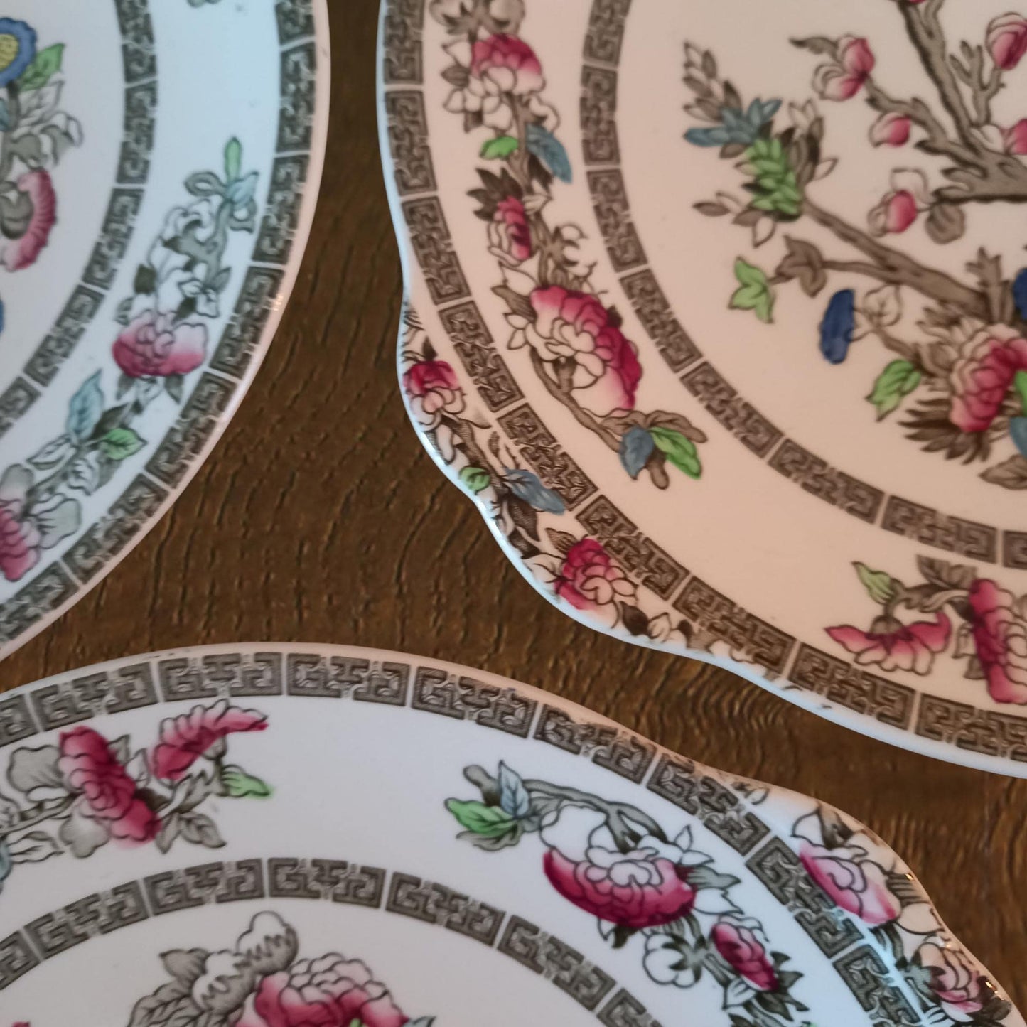 Johnson Bros Indian Tree Lobed Dinner Plates — Set of 4 Vintage English Ironstone (10.5” Scalloped Rims)